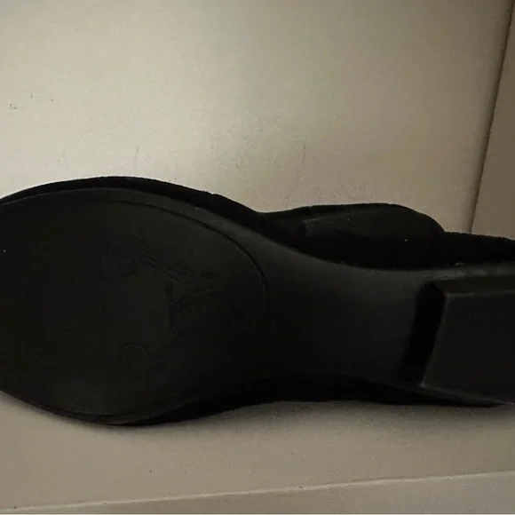Tahari Black Velvet Flats with Ornate Design
Size 10M - Picture 5 of 5